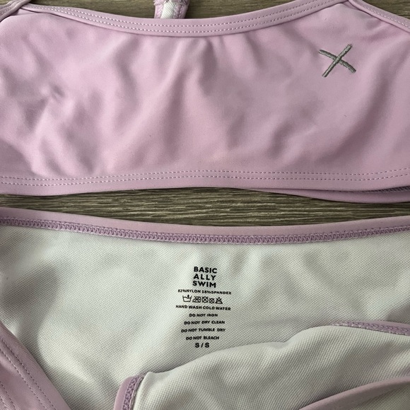 Bikini - Picture 2 of 2